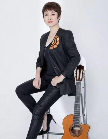 国家一级演员成方圆,一婚嫁恩师二婚嫁王刚,今60岁仍单身无子