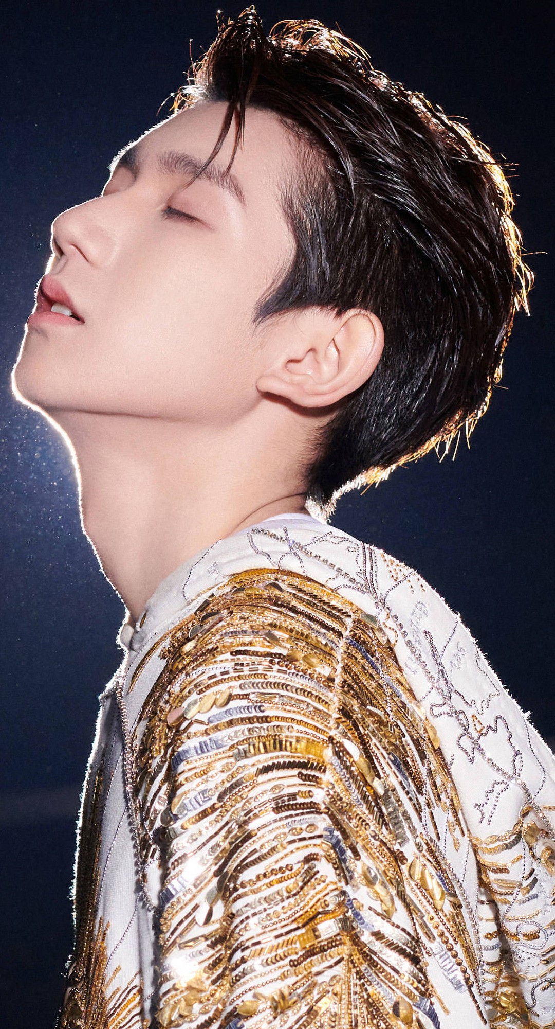 王源频繁上演精致侧颜杀无形中撩人最致命