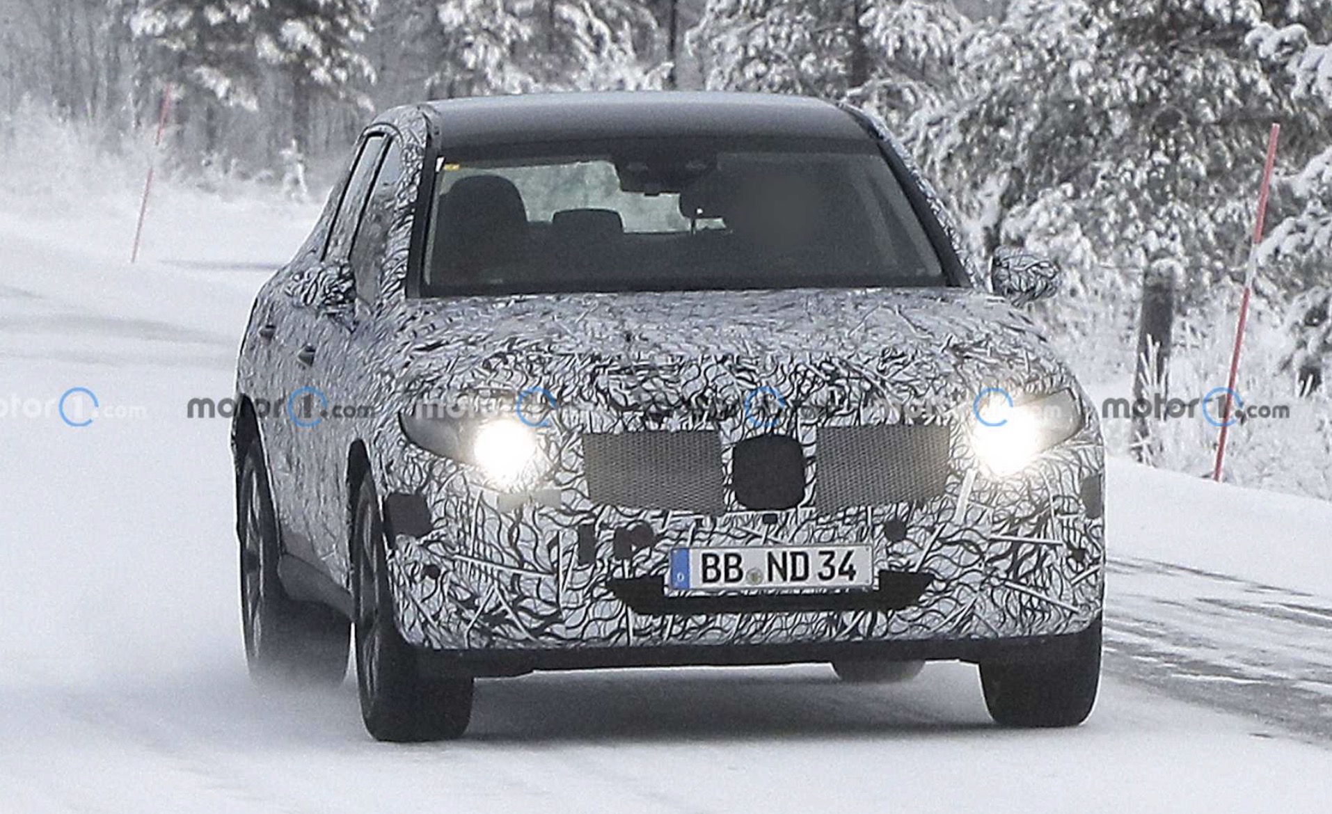 全新一代奔驰glc谍照曝光尺寸将拉长有望明年上市