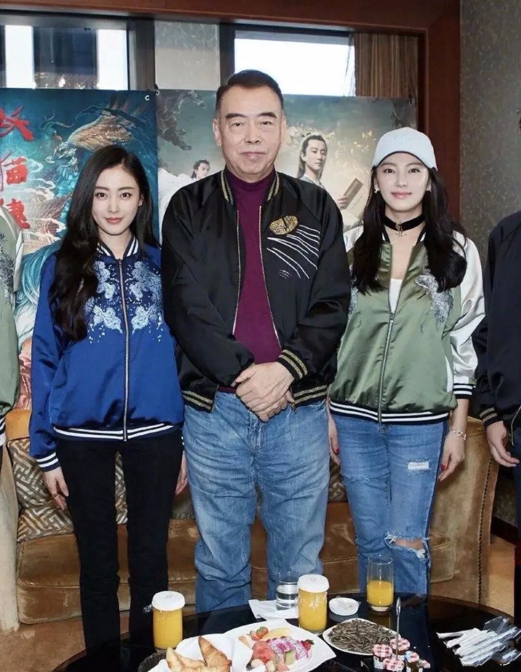 张雨绮果然更好看,跟张天爱同框,明显她们气质不是同一档次