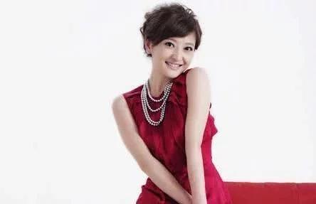 如今的秦芳虽然已经是38岁的大龄女青年,但是却还是单身一人,对于感情