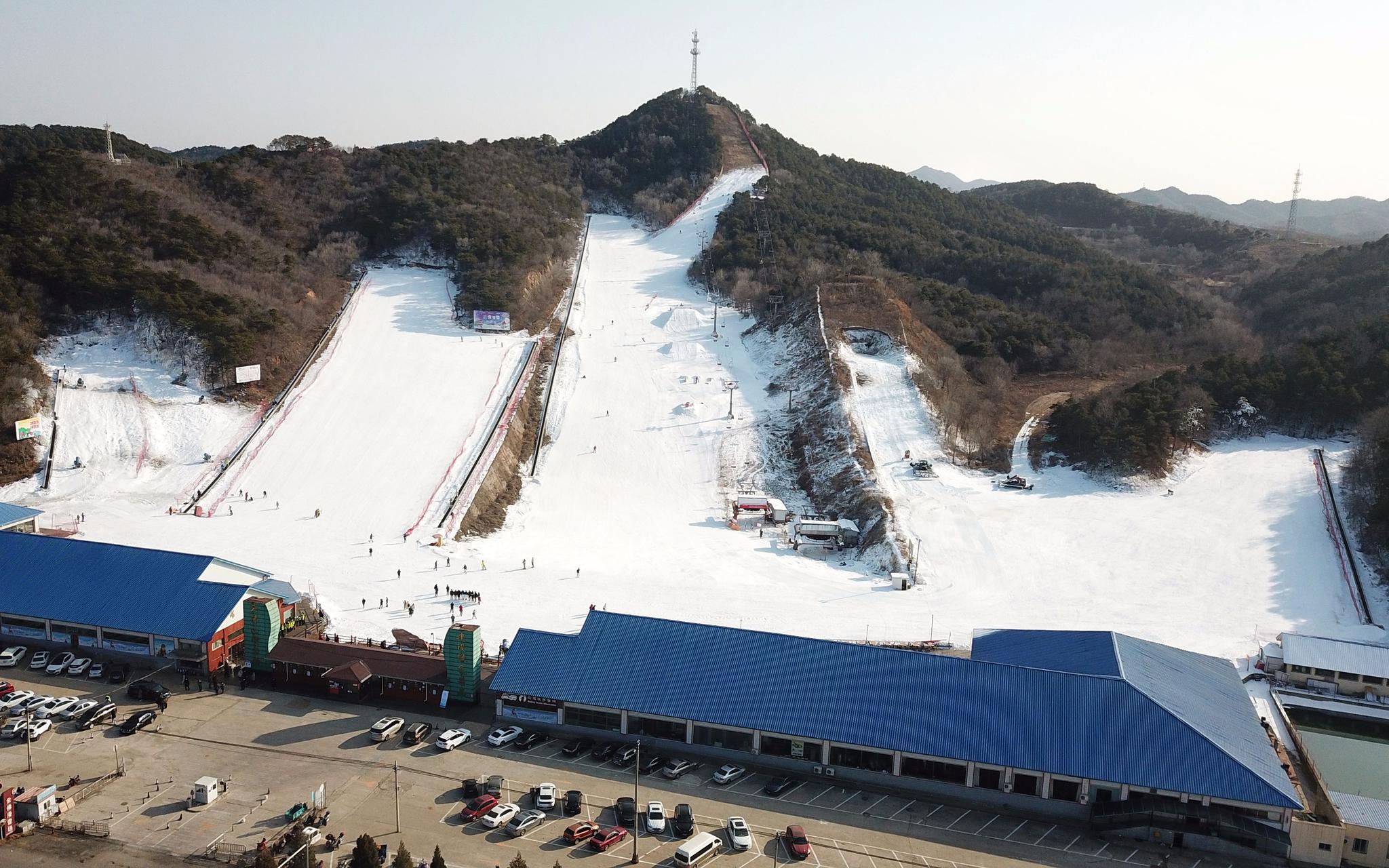 密云区在冰雪风情节消费季期间推出"10万张滑雪门票来就送"的优惠活动