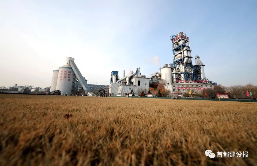 刘红军曾以为自己会干一辈子"水泥",刚参加工作进入琉璃河水泥厂时