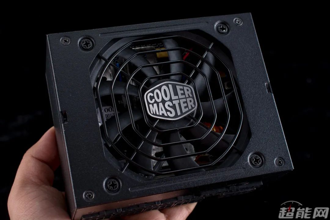 酷冷至尊v750 sfx gold电源评测:虽盈盈一握,但实力出众__财经头条