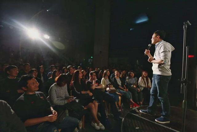 庞博王勉在剧场演出不能看字幕但录脱口秀大会就需要提词器
