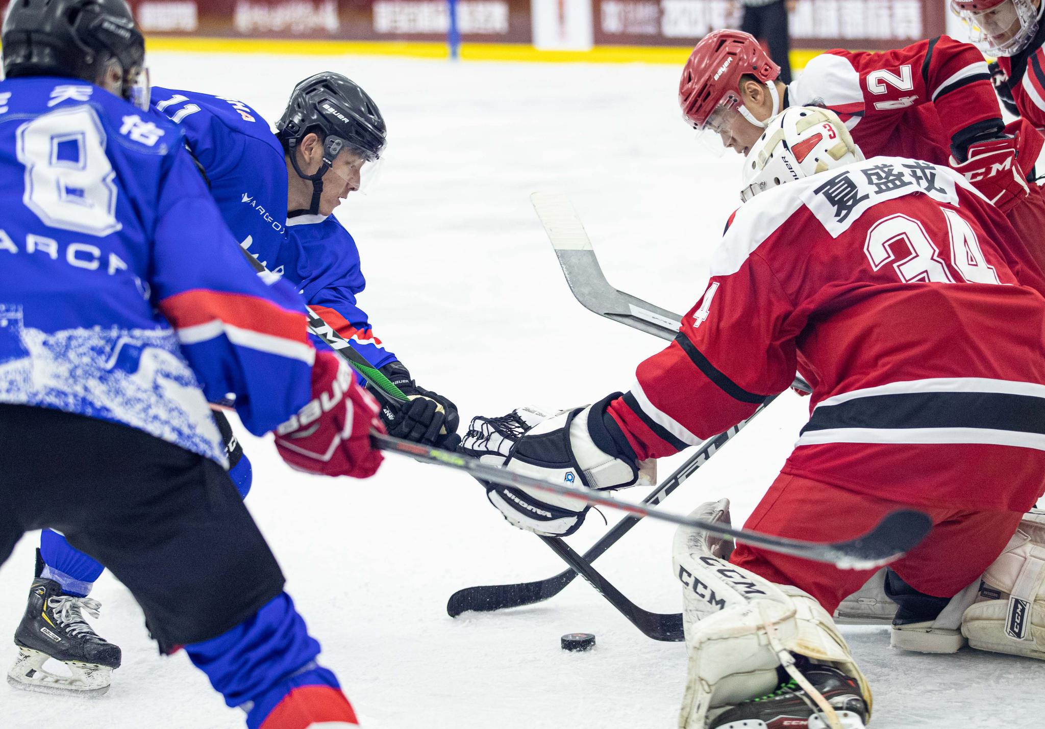 全国冰球锦标赛男子组:哈尔滨队收获两连胜