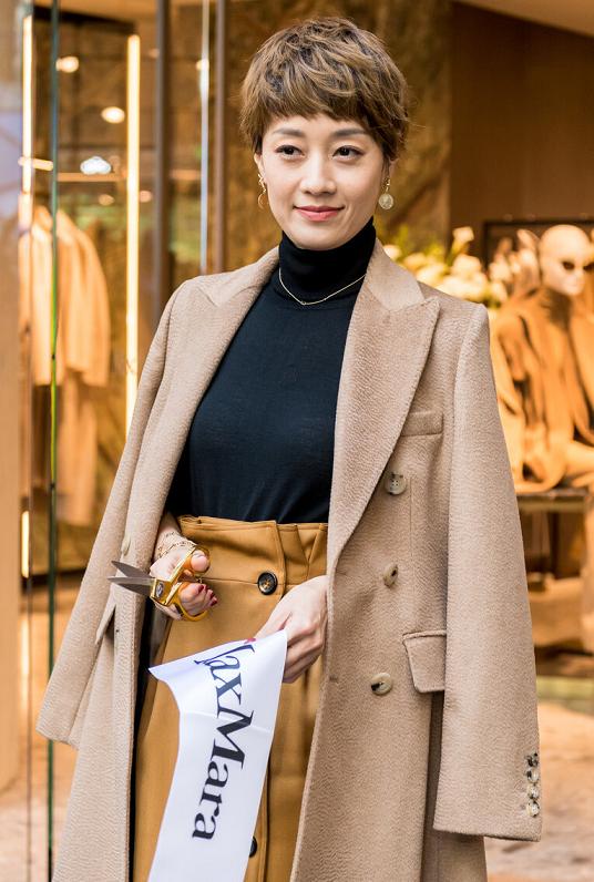 巧妙搭配大地色服装,轻松穿出国际范|马伊琍|大衣_新浪新闻