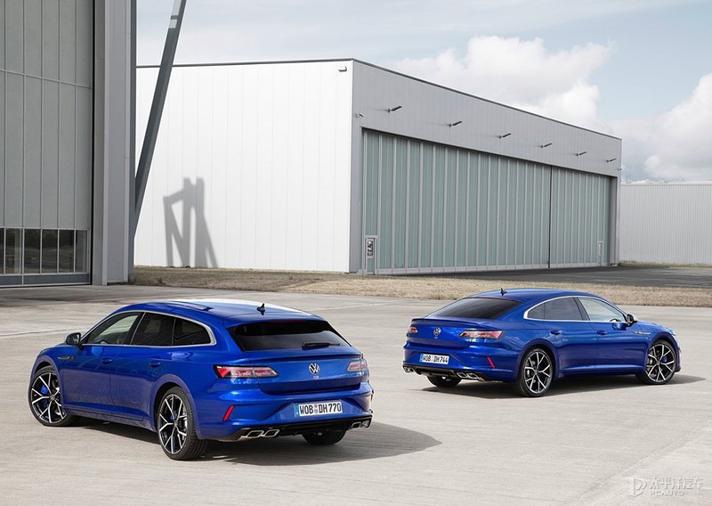 r车型在标准版(三厢版和猎装版)基础上,新增了一系列"r"运动套件,其中