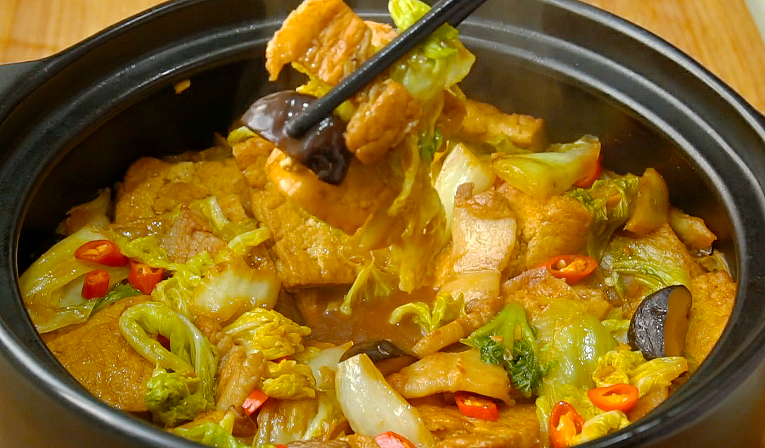 天冷就馋这锅乱炖5种食材混在一起营养暖身连汤汁都不剩