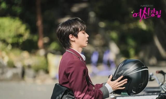 韩剧《女神降临》大热,男二黄仁烨神似李准基,演痞帅校霸人气高