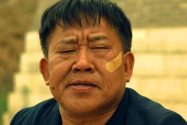 国家一级演员杜旭东,因嘴歪演了一辈子坏人,如今女儿成他的骄傲