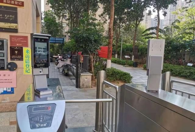 小区大门出入口人脸识别系统正式启用啦