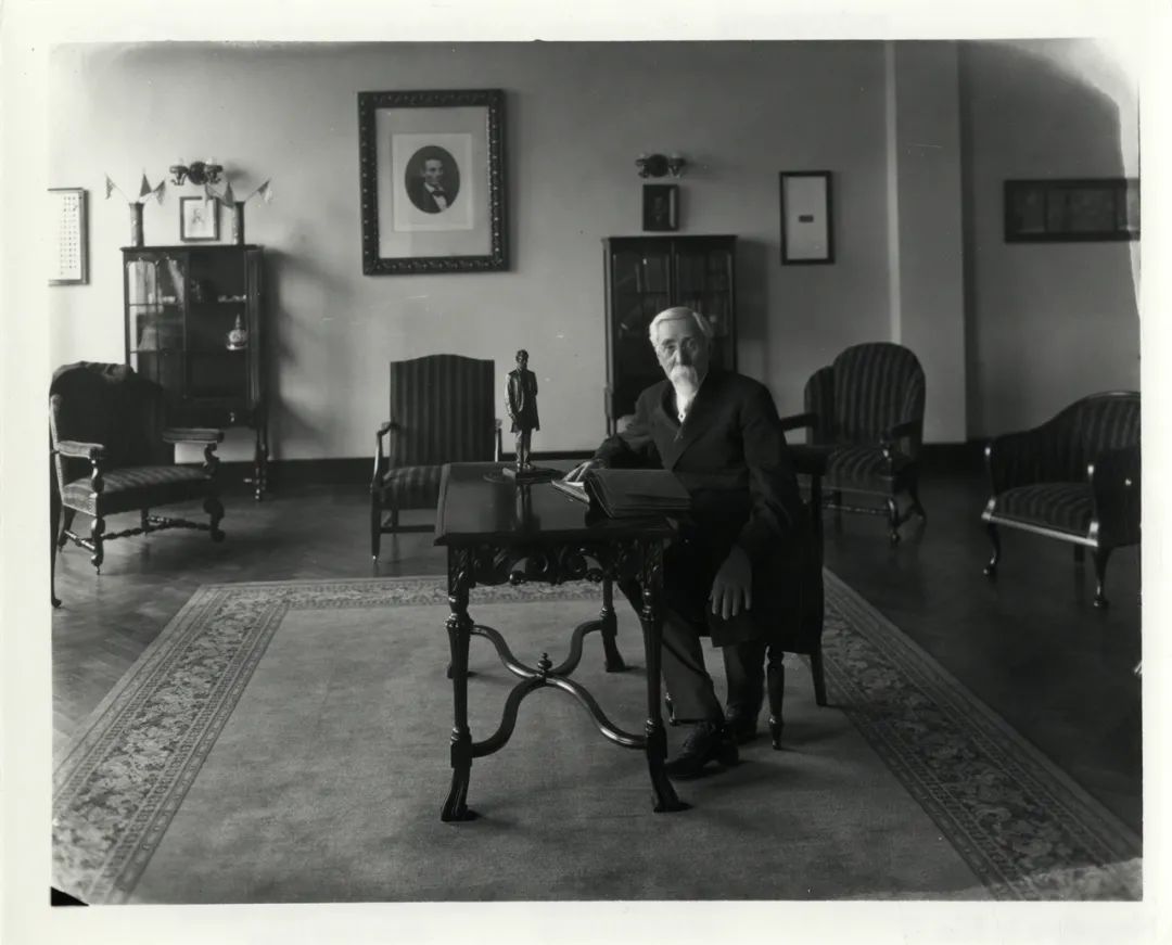 这位一手创立林肯和凯迪拉克两个百年品牌的大神,名叫亨利·利兰