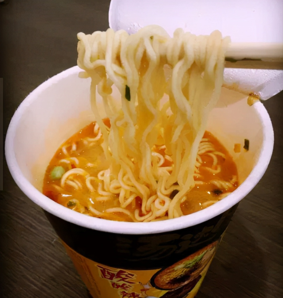 店员透露真相,网友:我还买桶装