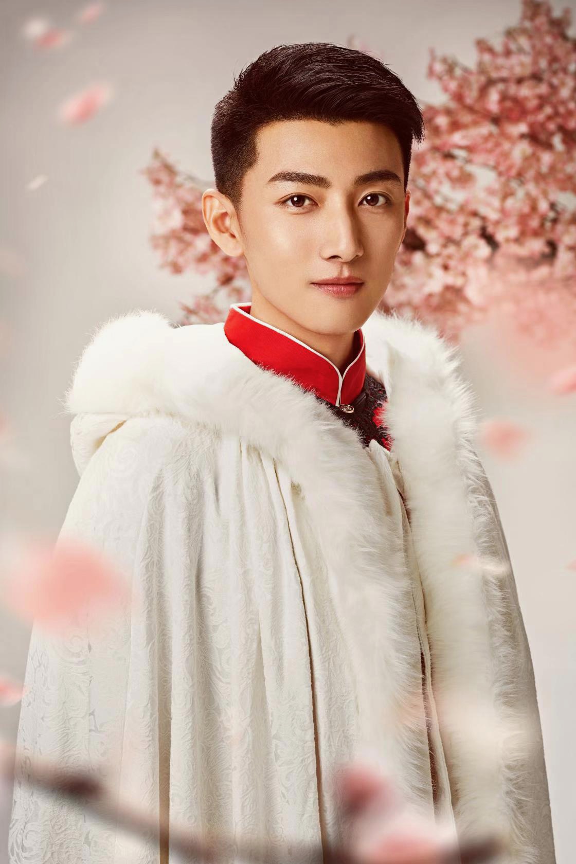 终极笔记的解雨臣跟张铭恩是同一届中戏学生还是芒果艺人