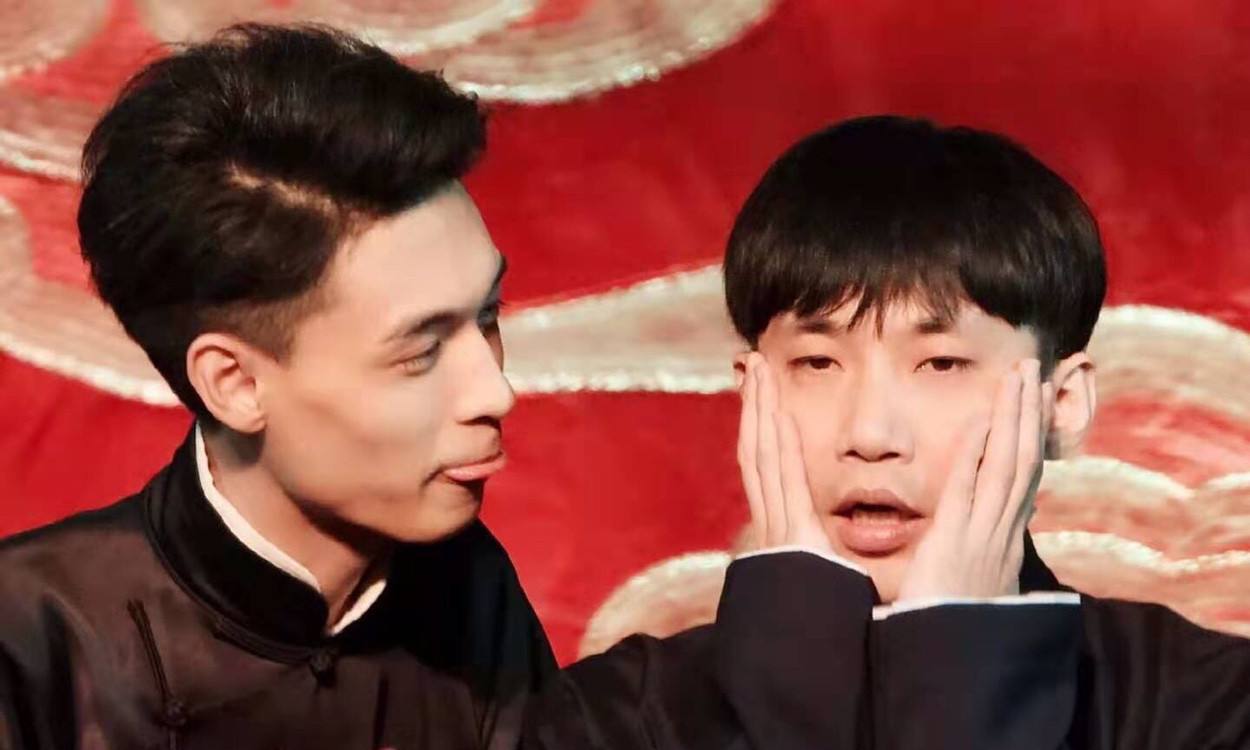 12月9日,秦霄贤现身德云社小剧场,作为"主持人",他仅仅在最后的一刻