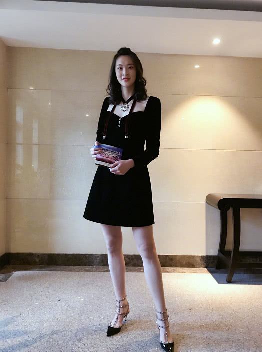 156斤的惠若琪身材好苗条,穿上紧身裙,让人忍不住多看两眼休闲区蓝鸢梦想 - Www.slyday.coM 156斤的惠若琪身材好苗条,穿上紧身裙,让人忍不住多看两眼休闲区蓝鸢梦想 - Www.slyday.coM