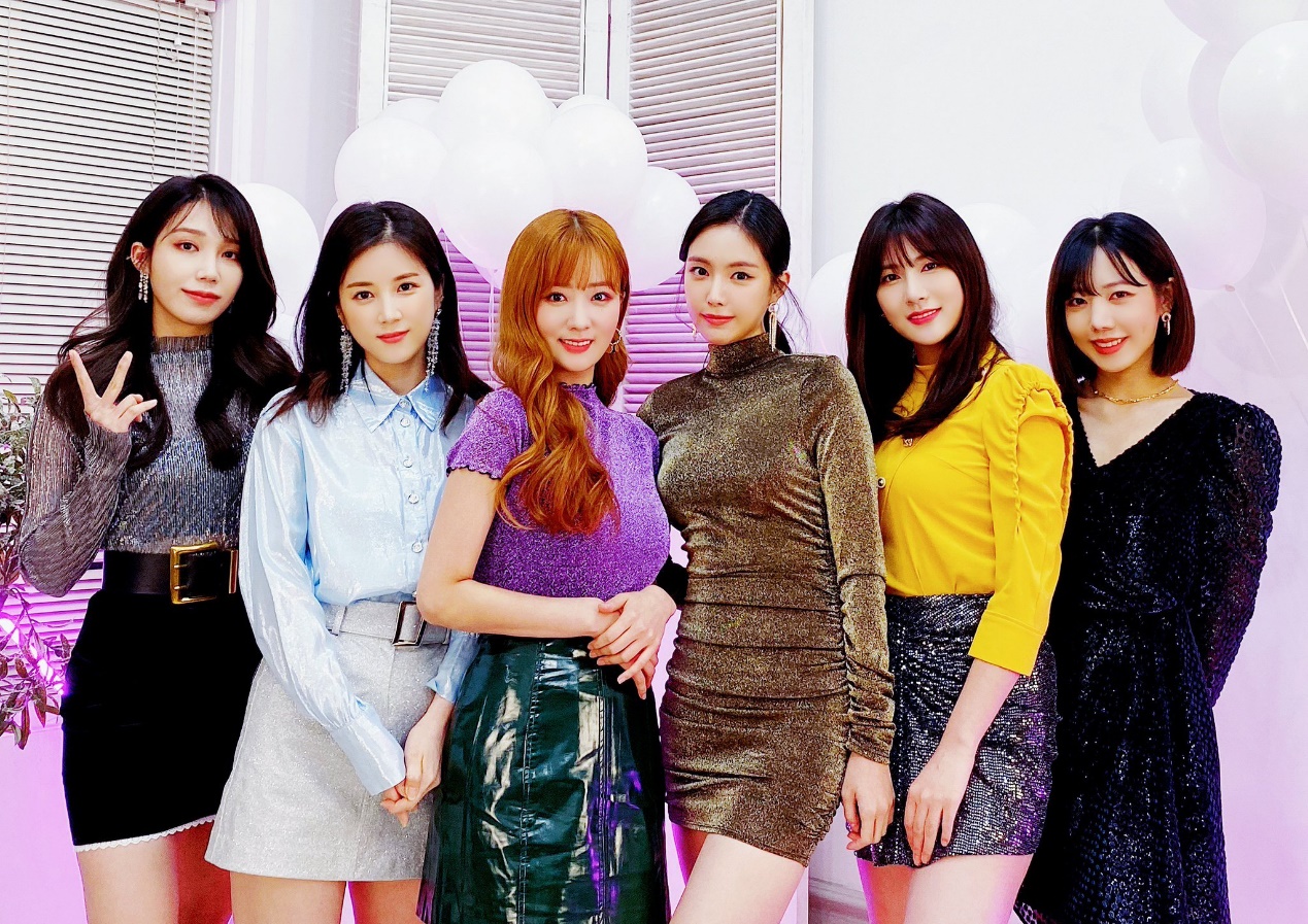 twice新曲公布,情书曲风惹争论,女团到底应该如何转型?