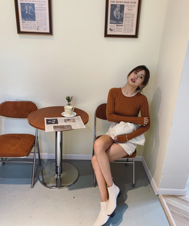 怪不得陈赫为她付出太多,看张子萱穿初恋裙的腿,哪个直男会不爱