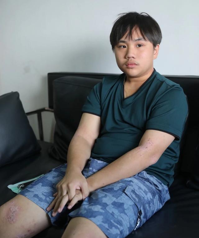 16岁小小彬复出,昔日知名童星变肥宅?老爸换三个老婆他不反对