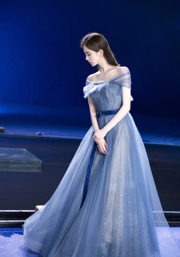 吴奇隆真是捡到宝了看刘诗诗穿蓝色星空裙这气质谁比得过