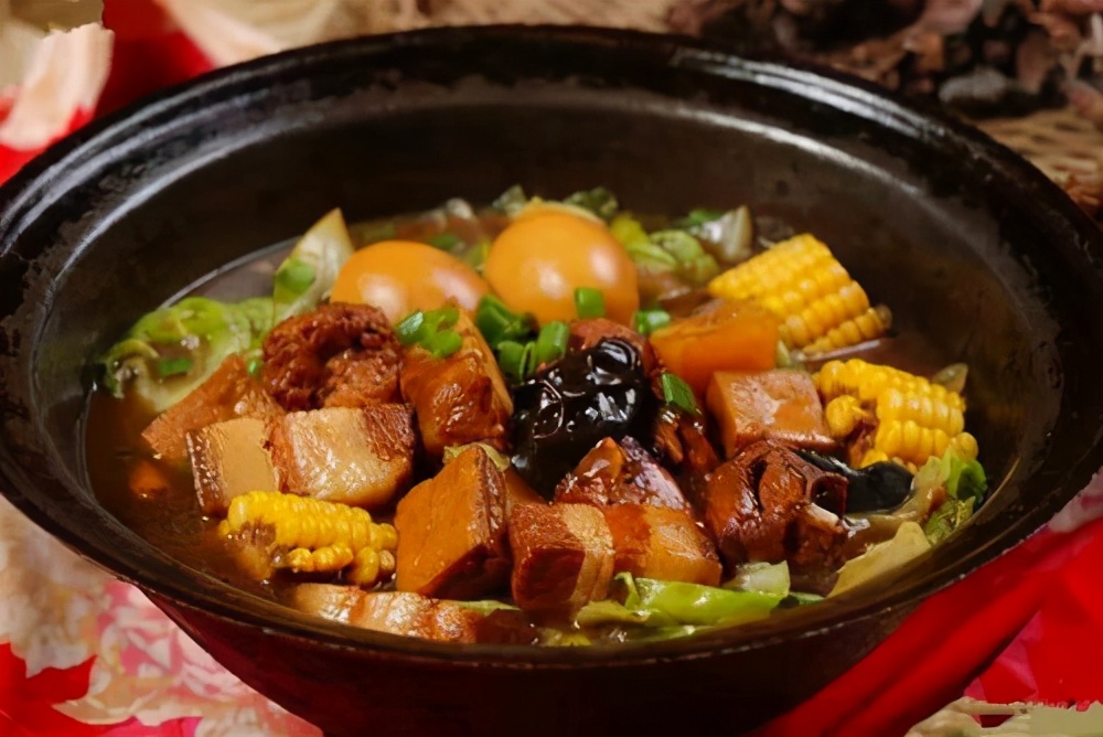 天冷就馋这锅乱炖5种食材混在一起营养暖身连汤汁都不剩