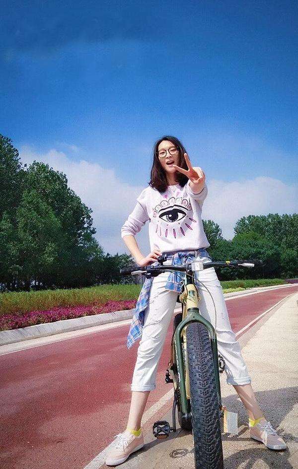 156斤的惠若琪身材好苗条,穿上紧身裙,让人忍不住多看两眼休闲区蓝鸢梦想 - Www.slyday.coM 156斤的惠若琪身材好苗条,穿上紧身裙,让人忍不住多看两眼休闲区蓝鸢梦想 - Www.slyday.coM