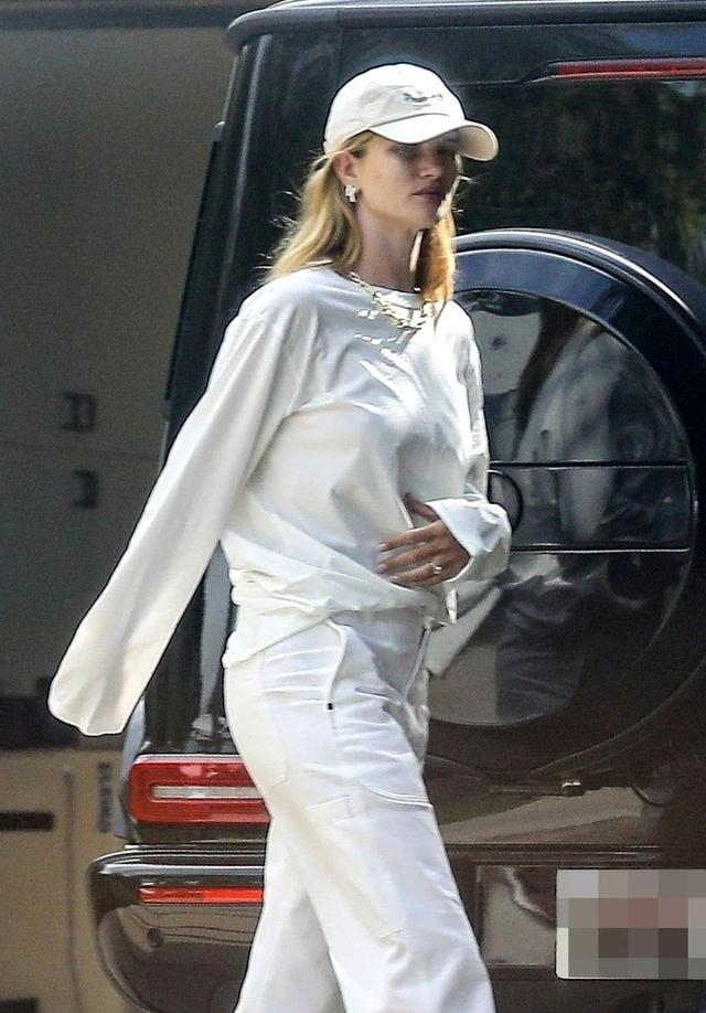 杰森斯坦森老婆出门逛街一身休闲打扮超模天生就懂穿搭