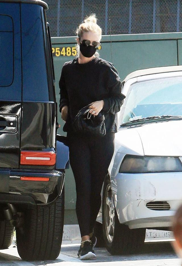 杰森斯坦森老婆出门逛街一身休闲打扮超模天生就懂穿搭