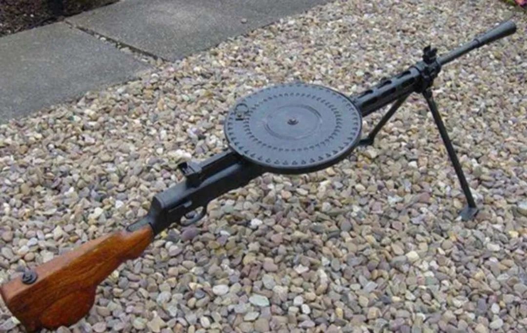 吃鸡里的大盘鸡上甘岭上的唱片机一挺机枪能换15头老黄牛