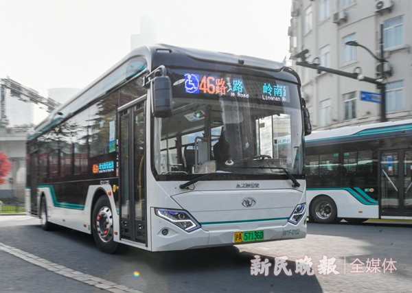 46路公交新车型亮相申城一体式平铺地板告别台阶