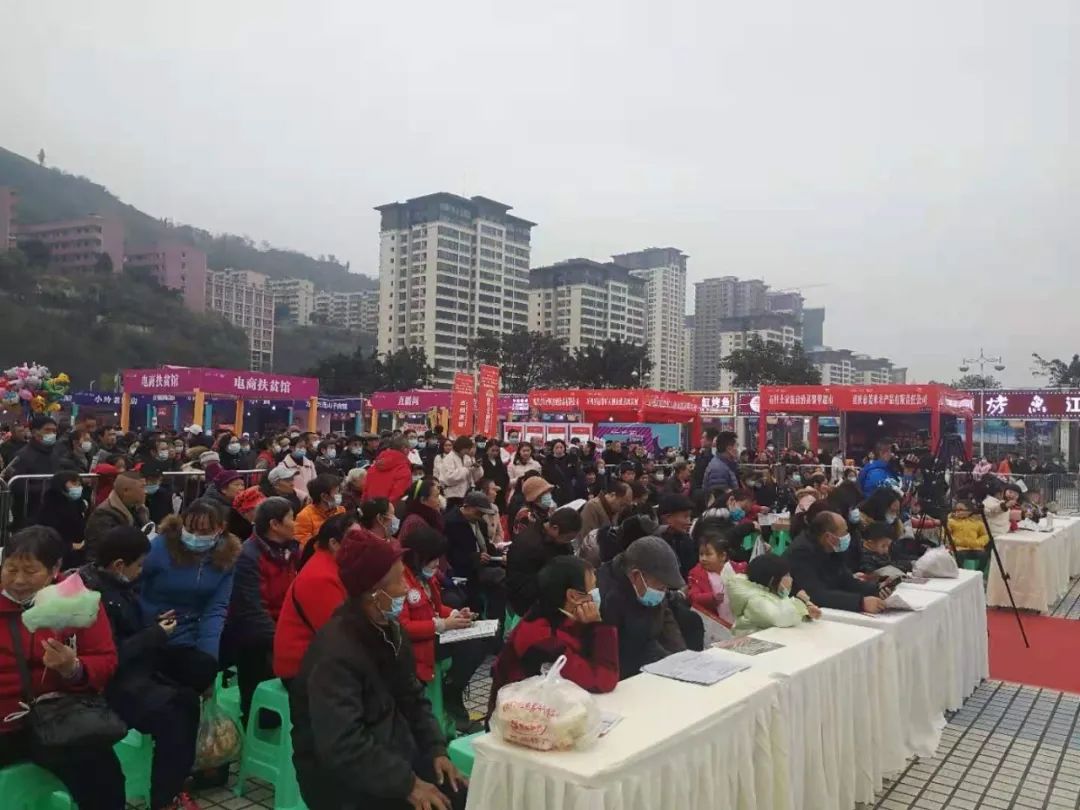 今天的心连心广场好热闹,因为……赶快约
