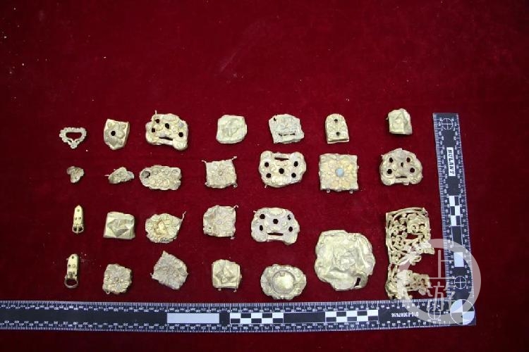 被盗涉案文物共646件,其中一级文物16件,图中为部分被盗涉案文物.