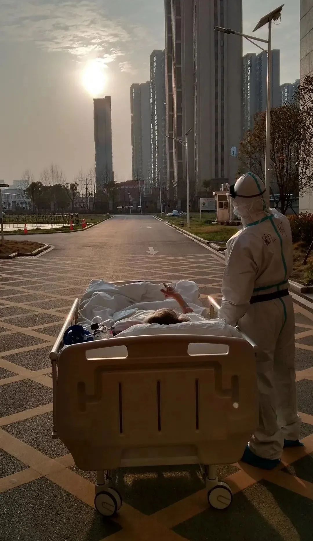 △他是上海援鄂医疗队的刘凯。