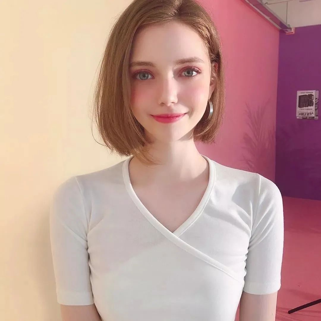 chloe(艺名),98年的德韩混血,本名叫rike,韩文名金爱兰↓莫非这位就是