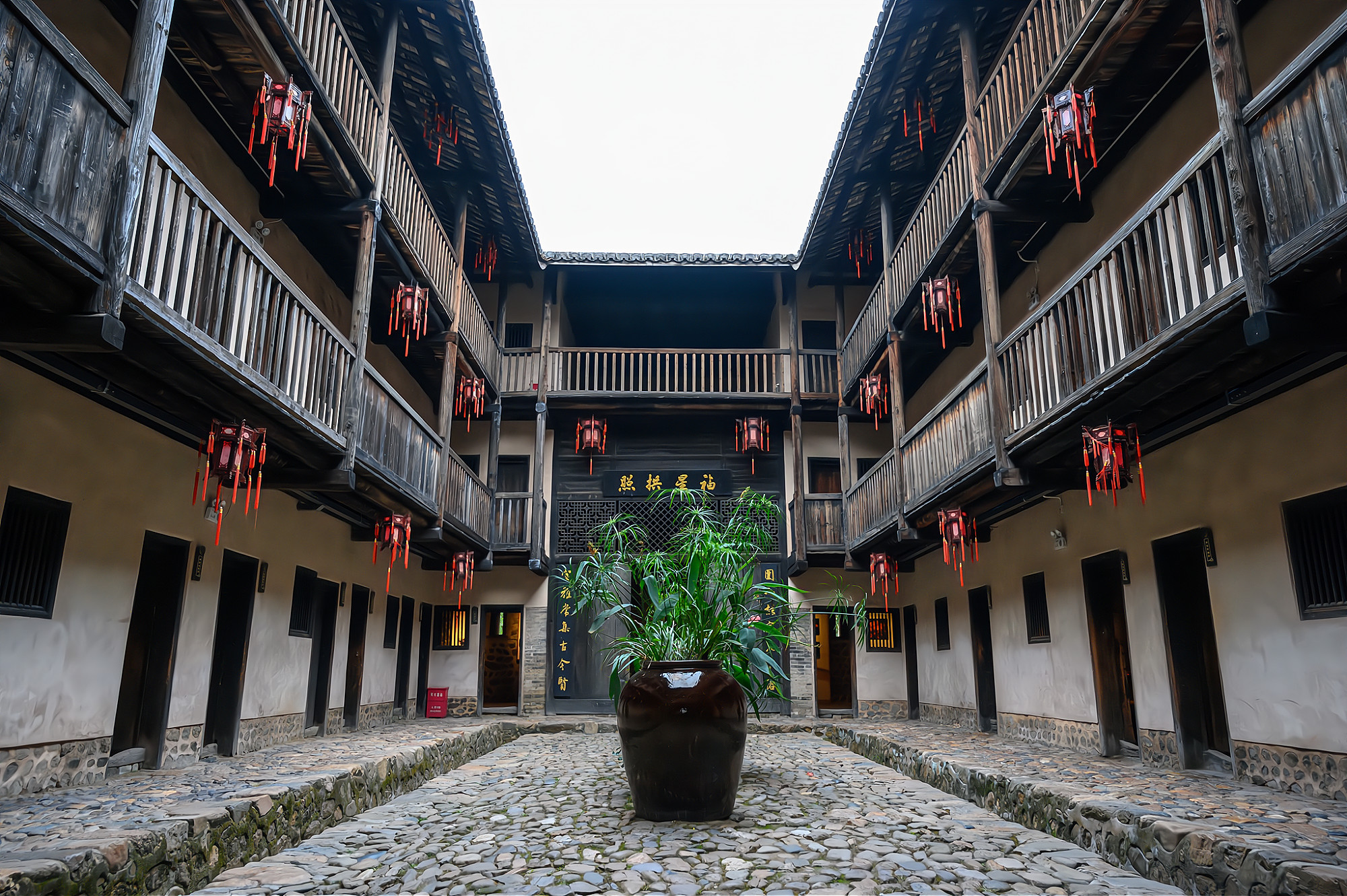 江西南部的千年古村客家围屋极具特色景色美如世外桃源