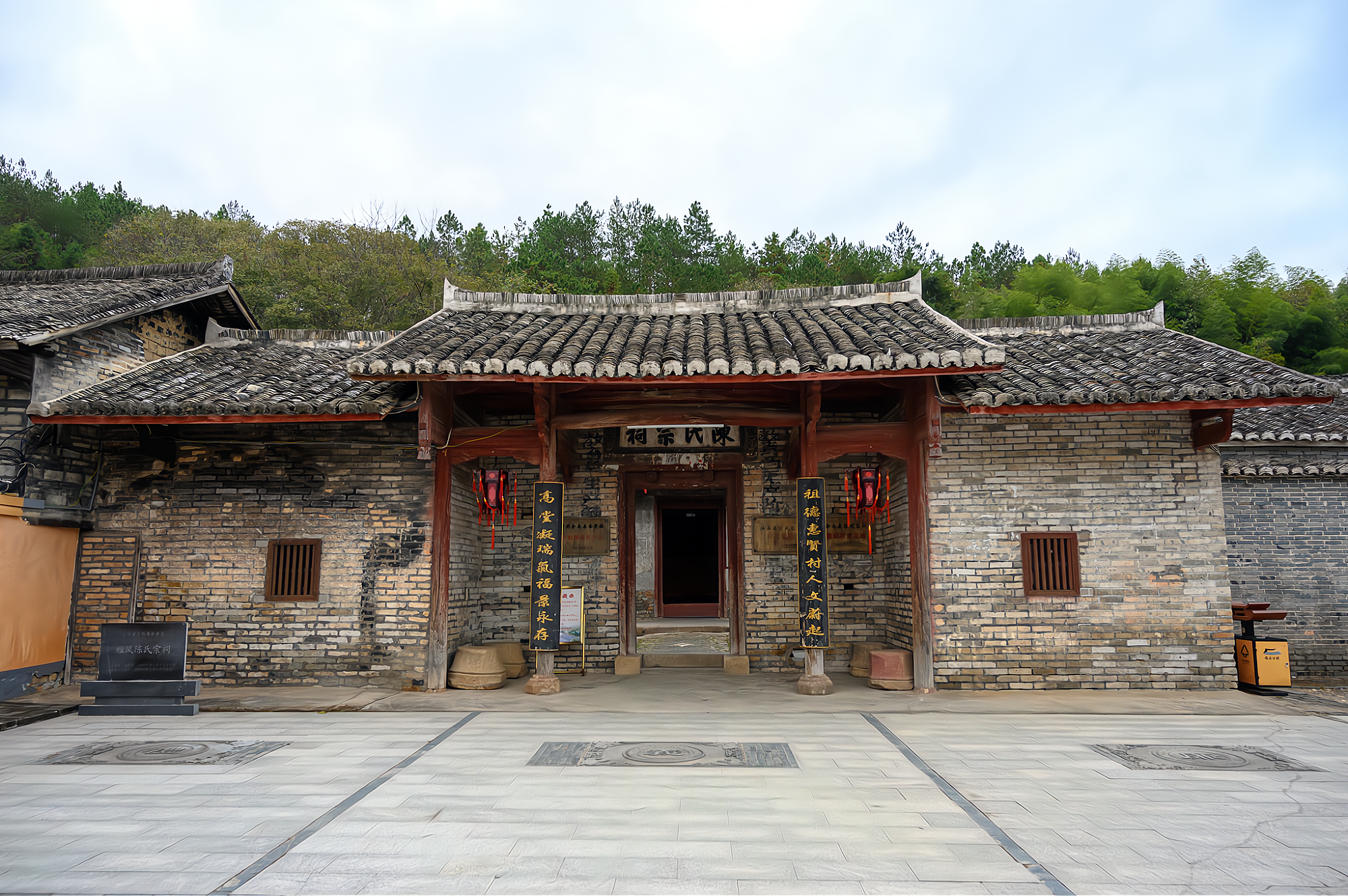 江西南部的千年古村客家围屋极具特色景色美如世外桃源