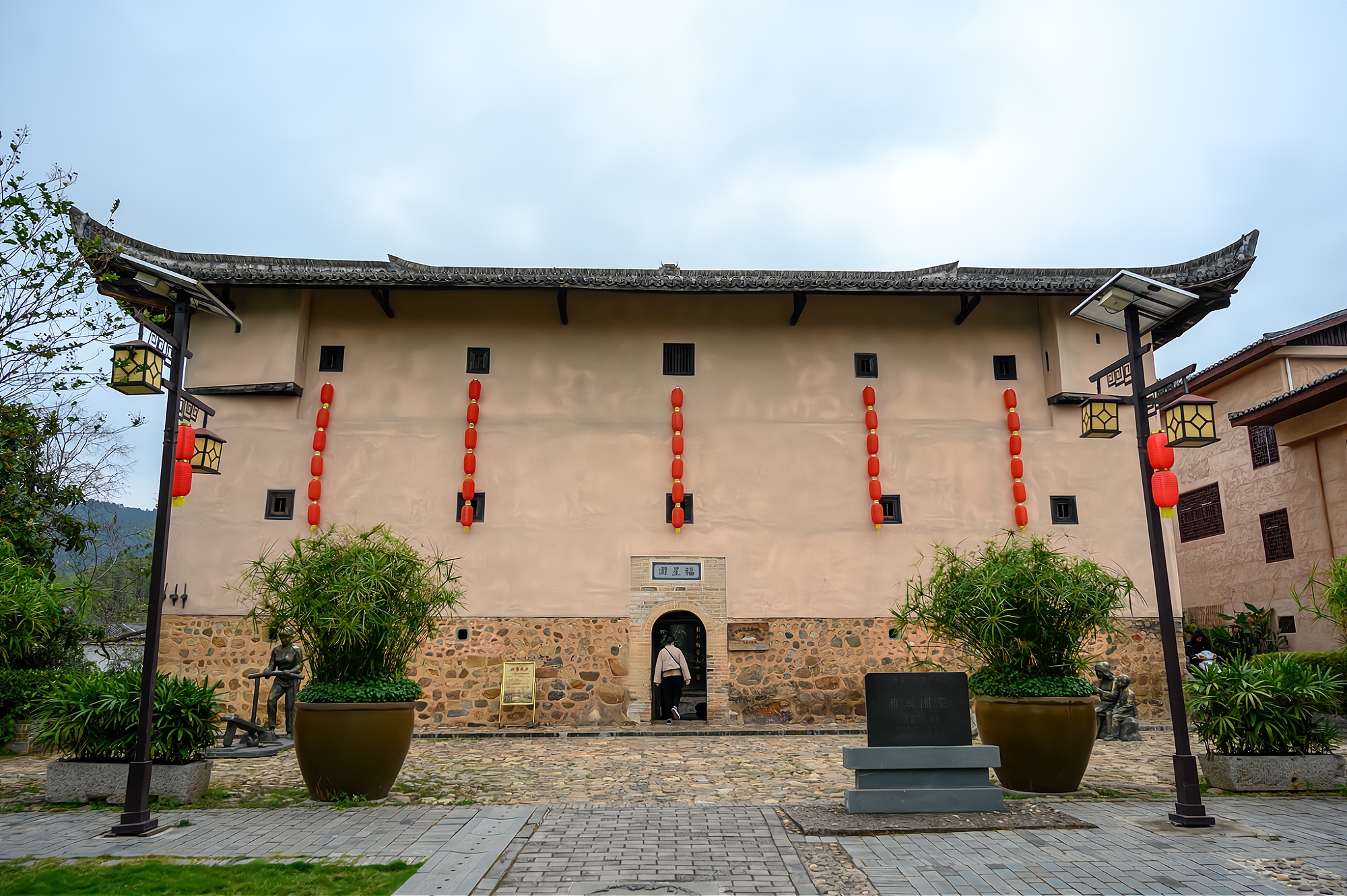 江西南部的千年古村客家围屋极具特色景色美如世外桃源