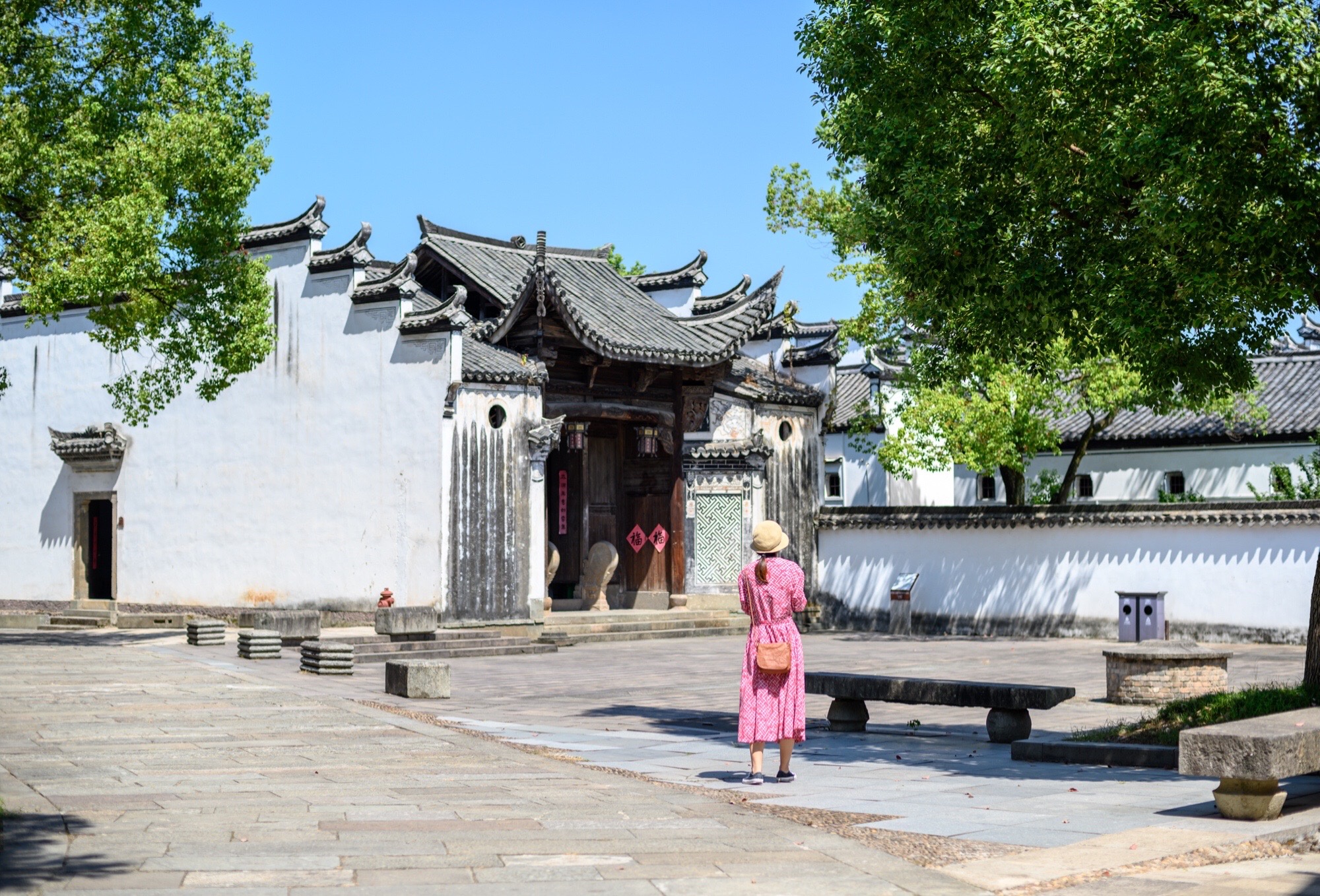 在春秋时期,龙游为姑蔑故都,境内分布着众多历史悠久的古建筑,尤其是