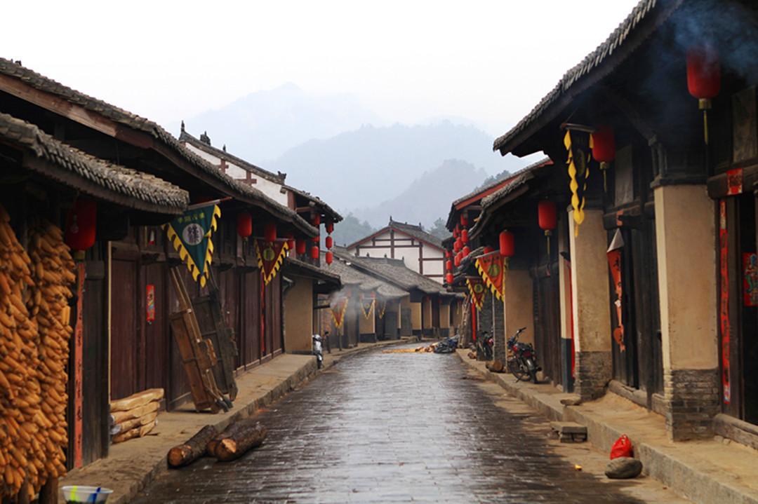 陕西又一古镇爆火,耗资二十个亿,不收门票,游客:真不错!