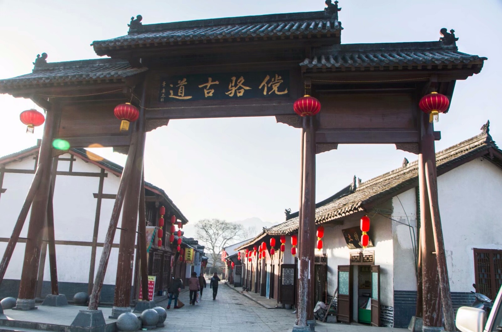 陕西又一古镇爆火,耗资二十个亿,不收门票,游客:真不错!