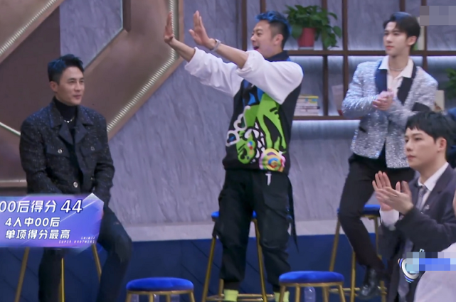 印小天看杜淳跳舞忍不住尬笑得知杜淳晋级印小天表现真实又讽刺