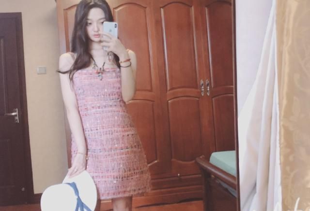 事实上张兆艺不仅大长腿,而且非常凸出和向后,就像天使的脸和魔鬼的