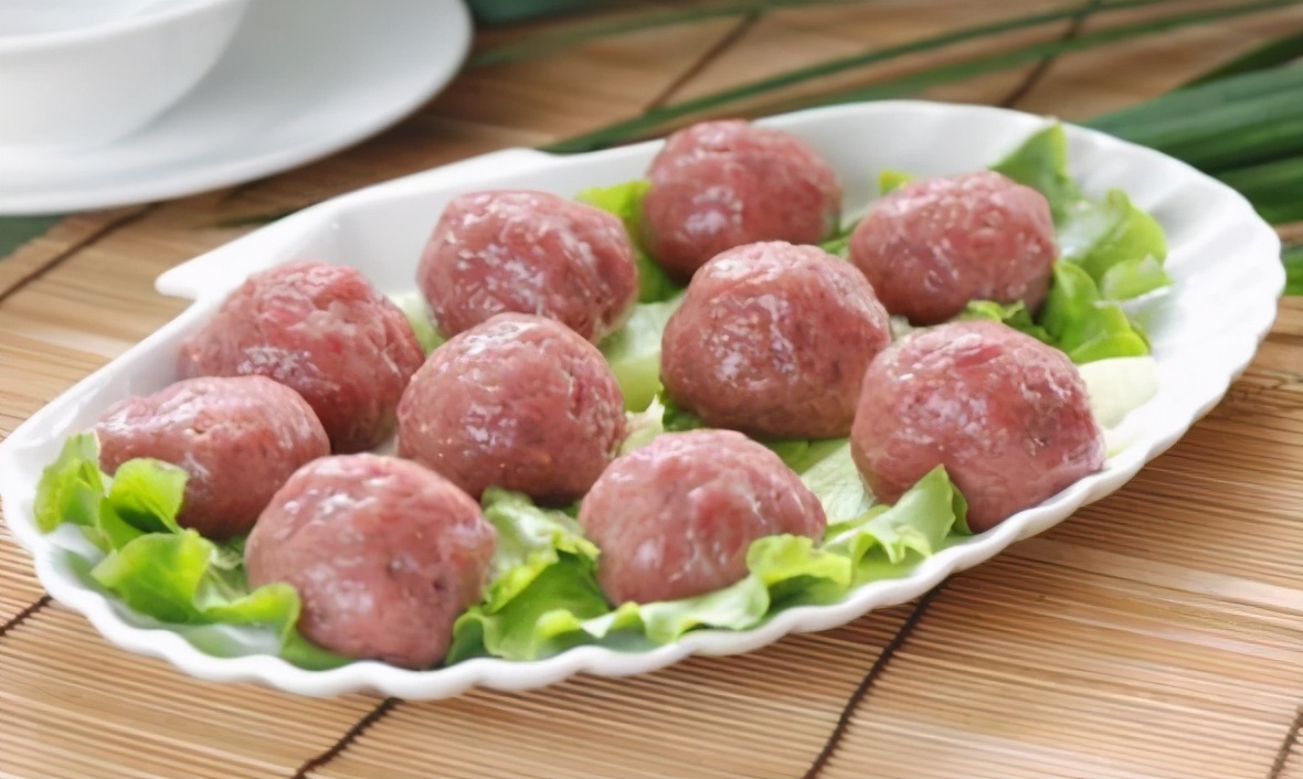 超市冷冻丸子是用肉做的吗为啥卖那么便宜看完你还敢吃吗