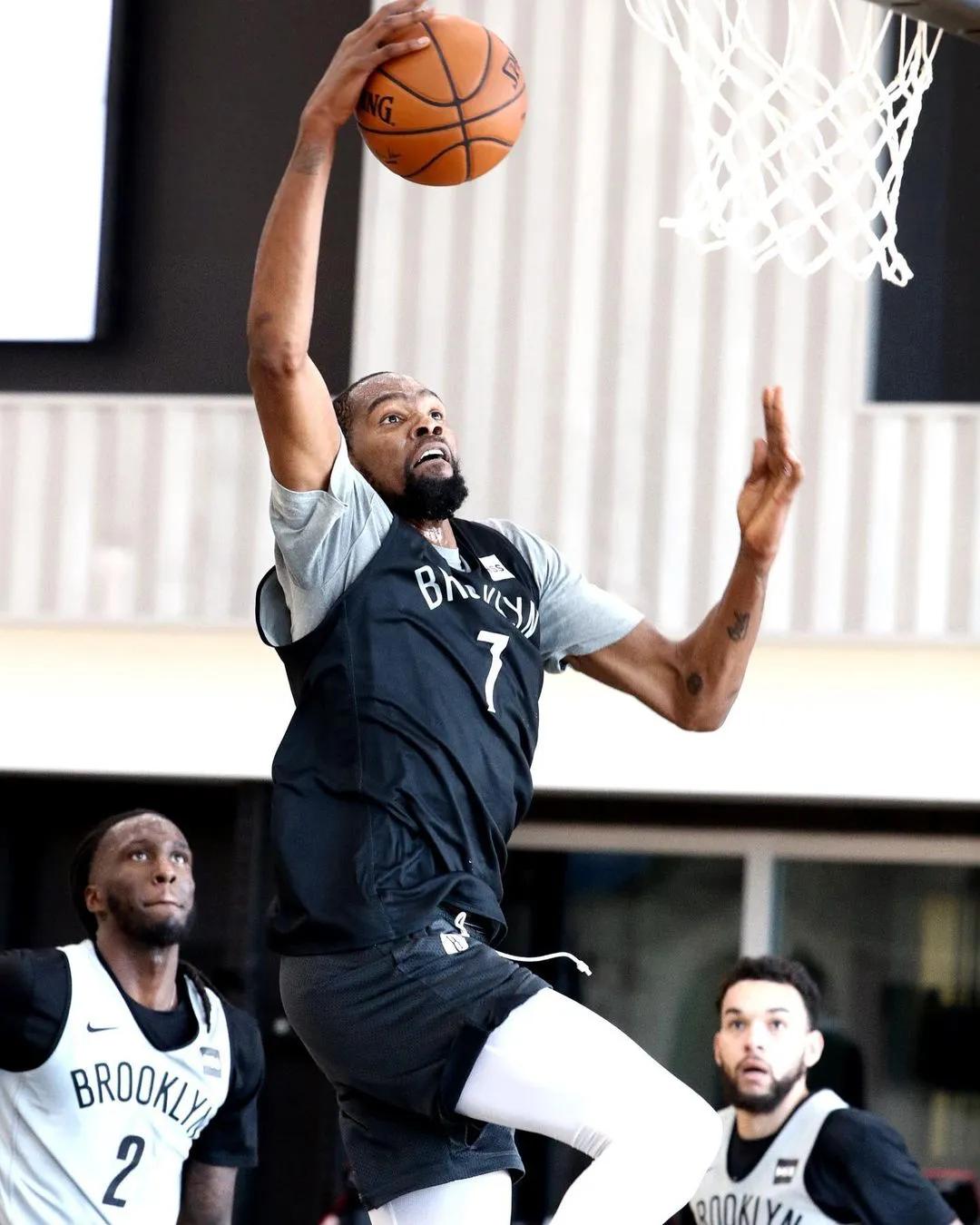 作为杜兰特的特训师,克里斯每年能从杜兰特手中拿走多少薪水?