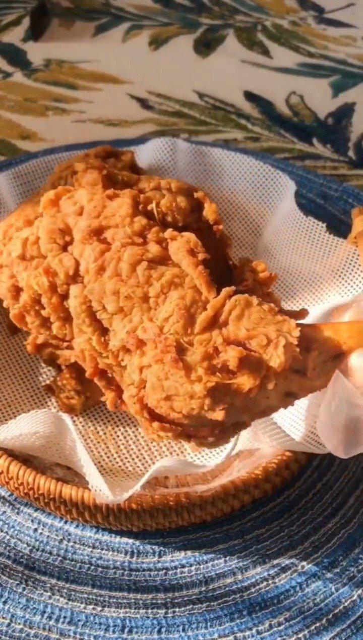 脆皮炸鸡腿的做法来啦,这样做出来的表皮相当酥脆