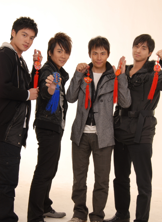 35岁许孟哲举办婚礼,女友颜值不输明星,5566合体送祝福引回忆杀