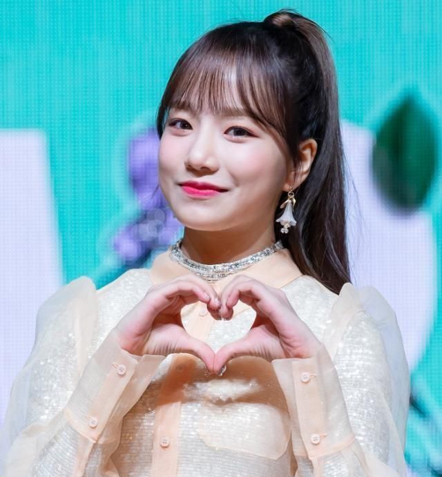 izone曺柔理安利易烊千玺歌曲,自称喜欢周冬雨版本,粉丝磕到了