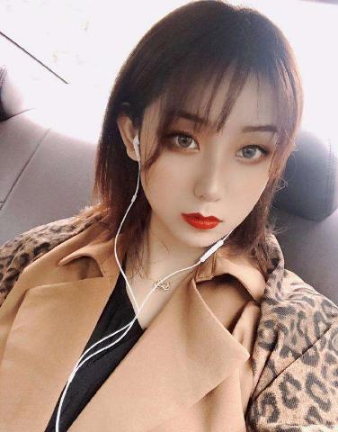 而像王佳筝这样,只要不是妆浓得与美不搭,就是很