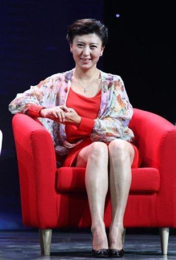 她是二人转演员闫学晶曾被人称为二人转皇后和老公生活幸福